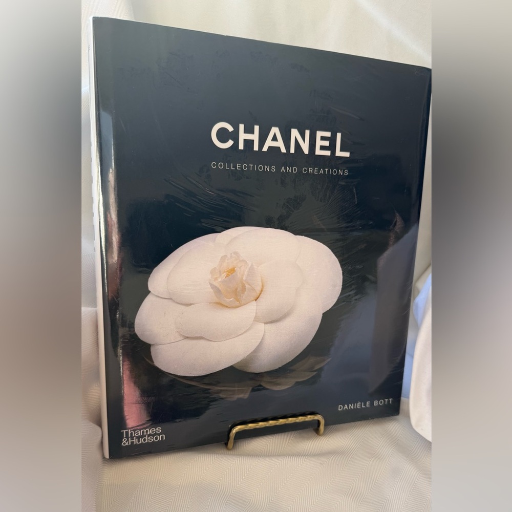 NWT NEVER OPENED THE BOOK OF CHANEL📓!